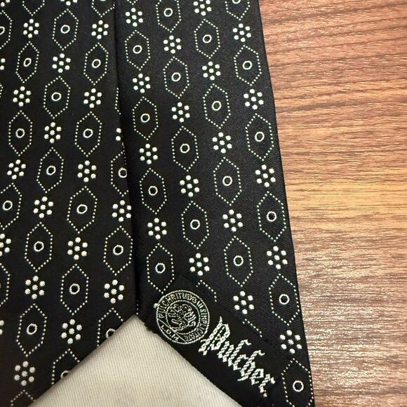 Vincenzo Albano Vintage Italian Silk Tie in Geometric Black & White Print. - Picture 4 of 7